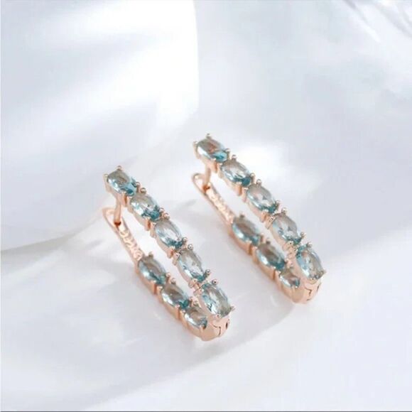 ⭐️ #30 NEW Sky blue natural zircon oval hoop earrings - Picture 3 of 8